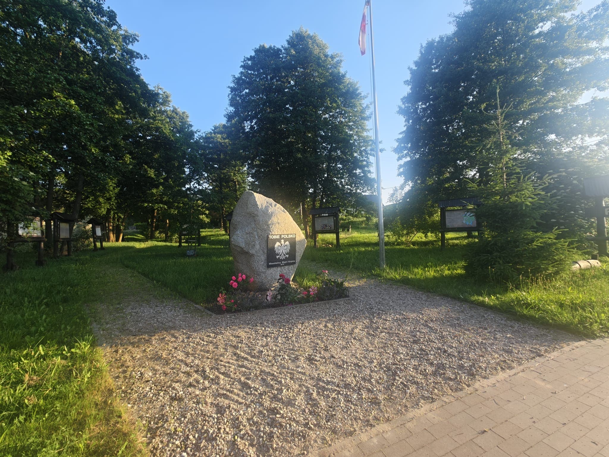 Park Pamięci i skwery w centrum Majd nad Jeziorem Wulpińskim